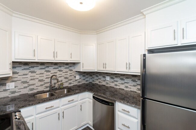 Foto del edificio - Pool View Condo Available!