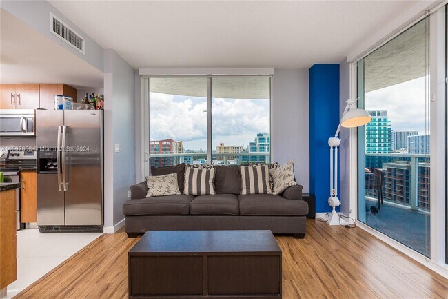 Foto del edificio - 601 NE 23rd St