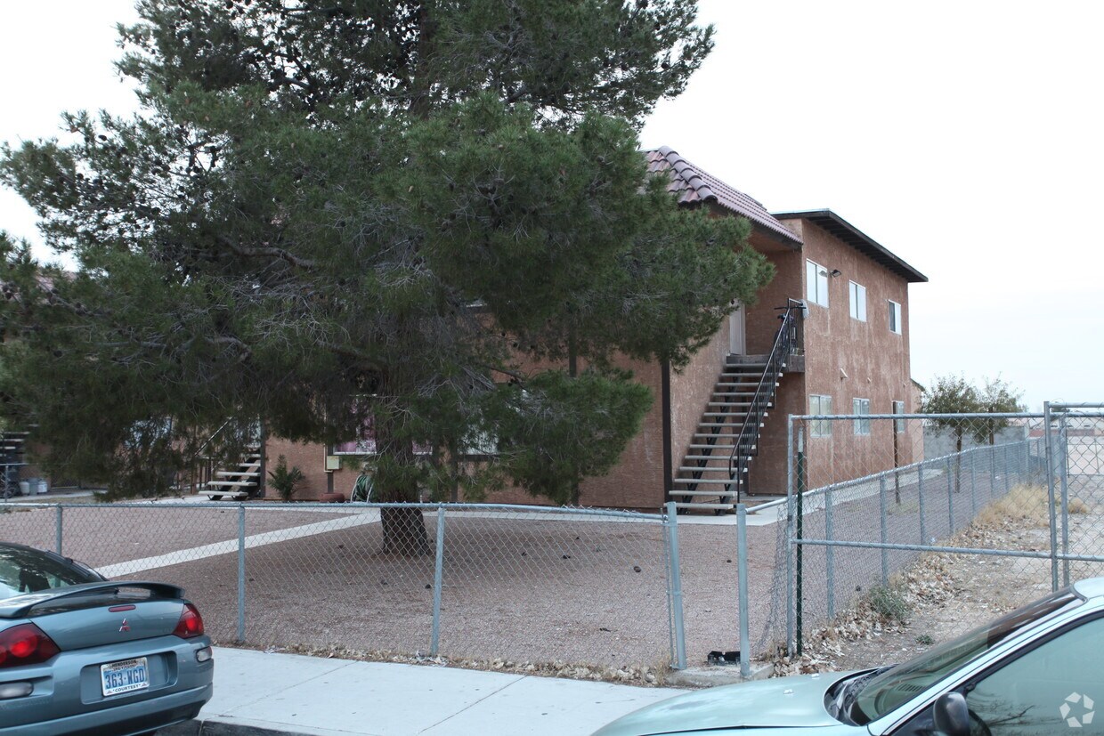 Foto del edificio - 5309 Redberry St