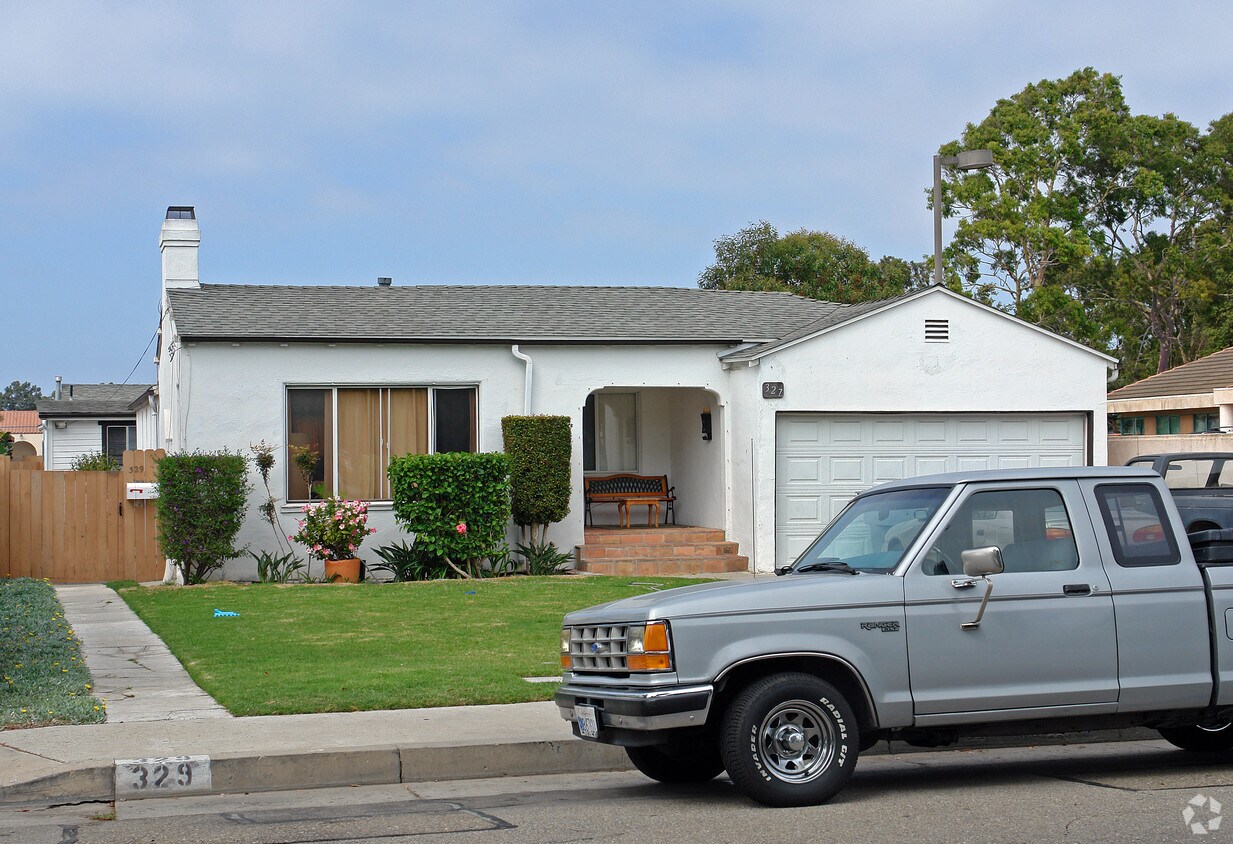 Building Photo - 327-329 E Scott St