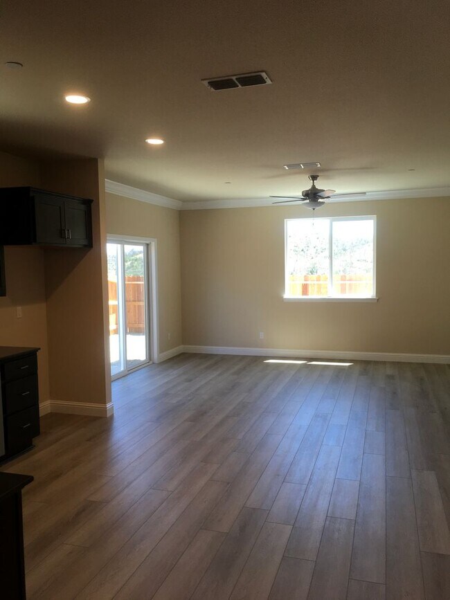 Building Photo - Villa Del Lago Subdivision 2 story townhome
