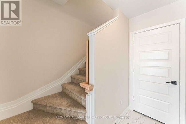 Building Photo - 757 Kinstead Private