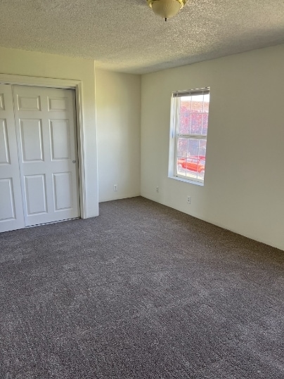 Foto del edificio - 380 Railroad Ave