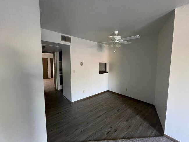 Foto del edificio - 6167 W Cold Spring Rd