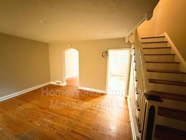 Foto del edificio - 347 Martingale Ave