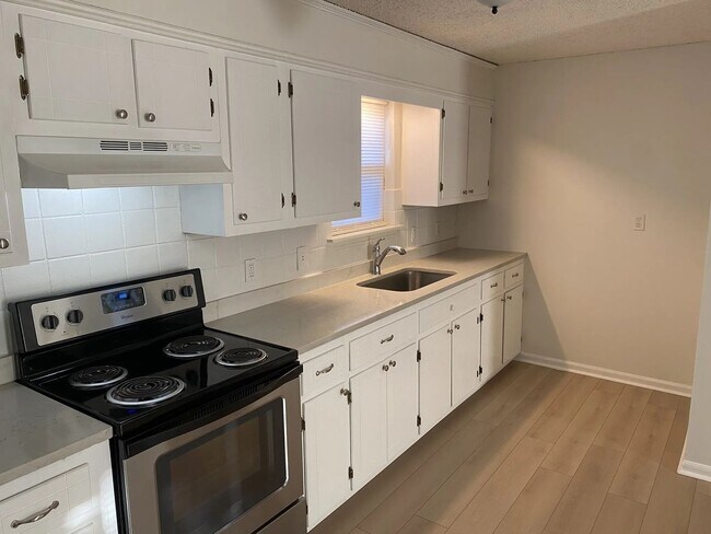 Foto del edificio - 2BR Home in Port Allen | Garden District of West Baton Rouge