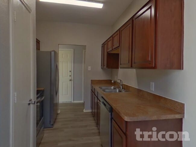 Building Photo - 925 Buffalo Springs Dr