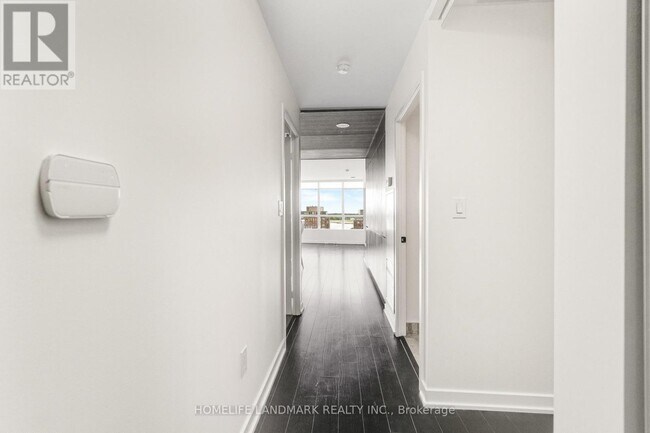 Building Photo - 10 Capreol Ct
