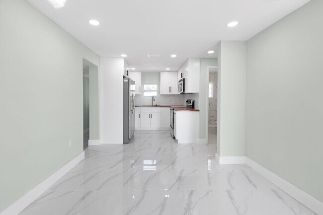 Building Photo - Pet-Friendly, Big Yard, Central Location 2bd/2bth Home in Lemon Bay