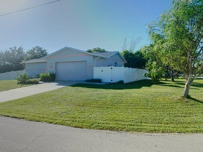Building Photo - 323 Dolphin Pkwy