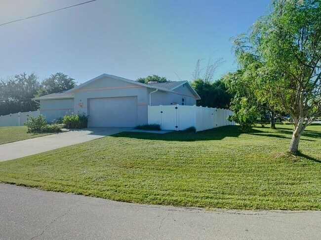 Foto del edificio - 323 Dolphin Pkwy