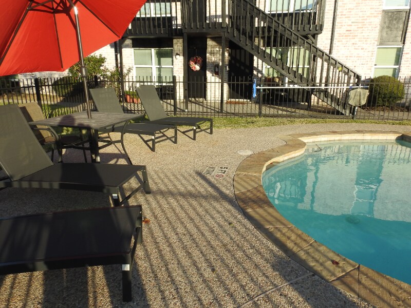 Foto del edificio - 327 W Hufsmith Rd