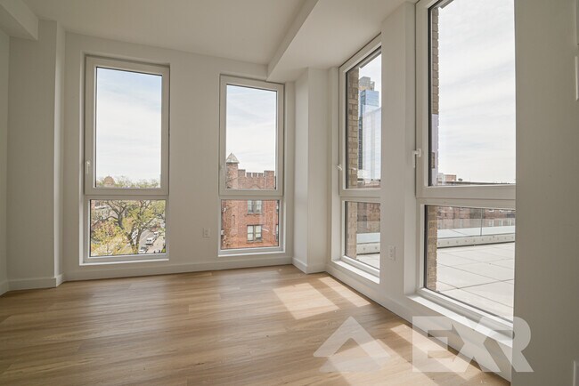 Foto del edificio - 100 Lenox Rd