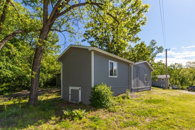 Building Photo - 13 Leisure Rd