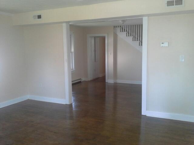 Building Photo - Three bedroom, 1.5 bathroom, $1000.00 per ...