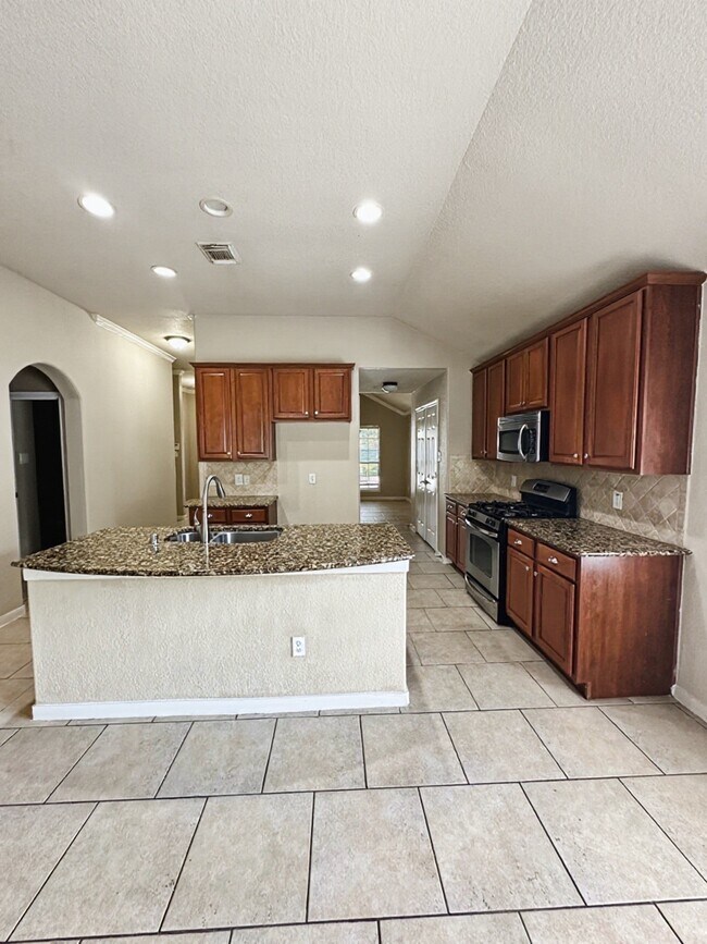 Building Photo - 19523 Country Mountain Ct