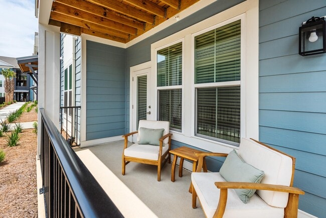 Building Photo - The Isley at Windsor Hill