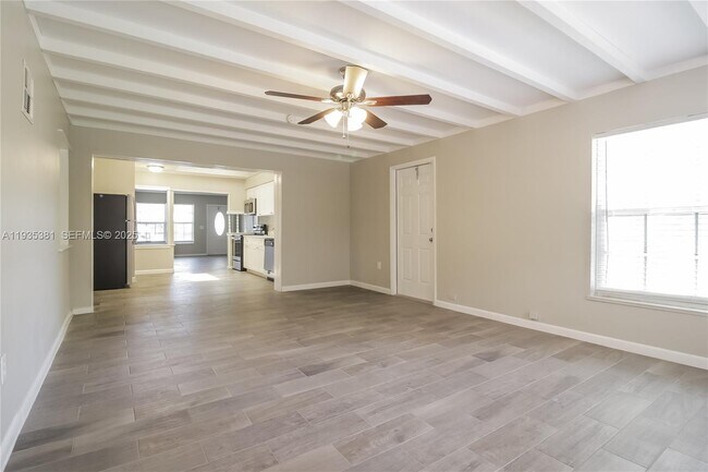 Foto del edificio - 721 N E St