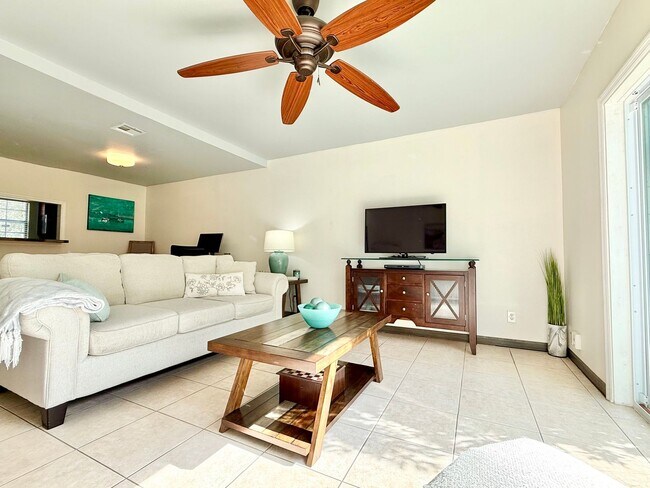 Foto del edificio - Effortless & comfortable 2Beds/1.5Bath tow...