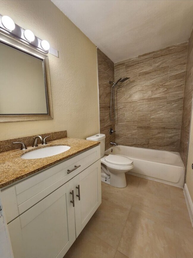 Building Photo - 5311 NE 10th Ave