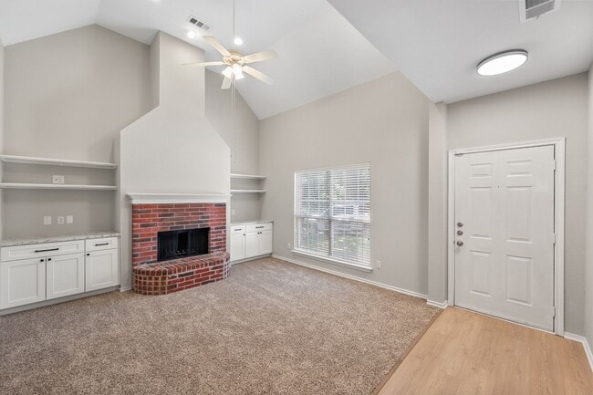 Building Photo - Move-In Ready, Beautiful 3 Bed 2.5 Bath - ...