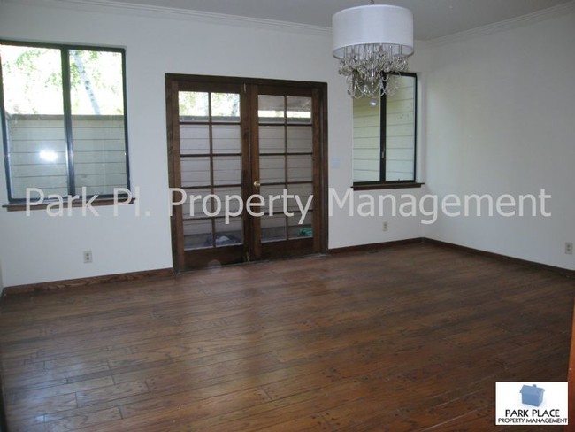 Building Photo - 15996 Grandview Ave