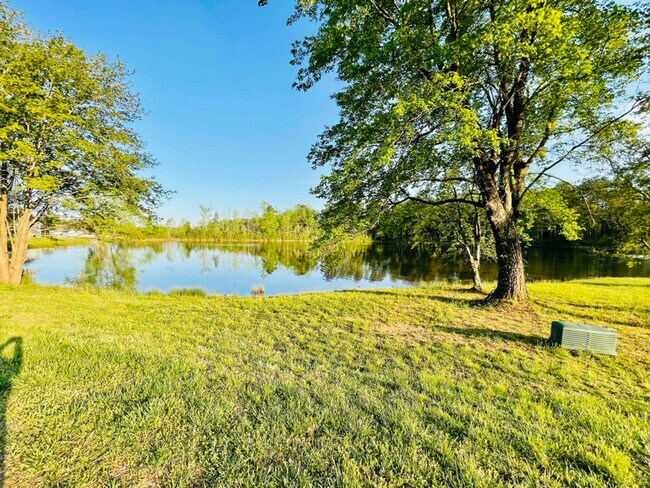 Building Photo - 155 Meadow Lake Dr