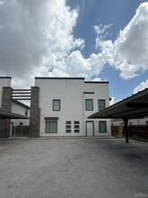 Building Photo - 6 Fig Dr