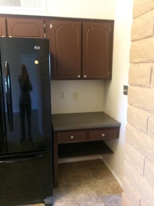 Building Photo - ADORABLE 3BR/2BA W/LARGE STORAGE WORKSHOP!