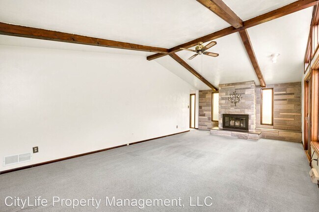 2733 Pioneer Ave Unit 2 Pittsburgh Pa 15226 Apartment For Rent In Pittsburgh Pa Apartments Com