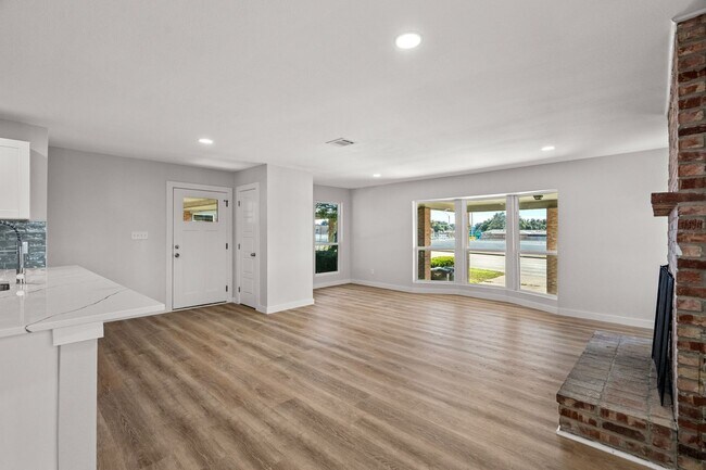 Foto del edificio - SW Loop 820 - 4304/4306 *Lease Up Only*