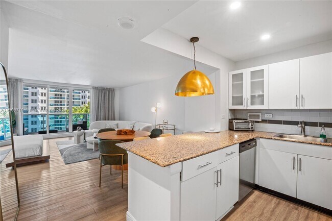 Building Photo - 2301 Collins Ave
