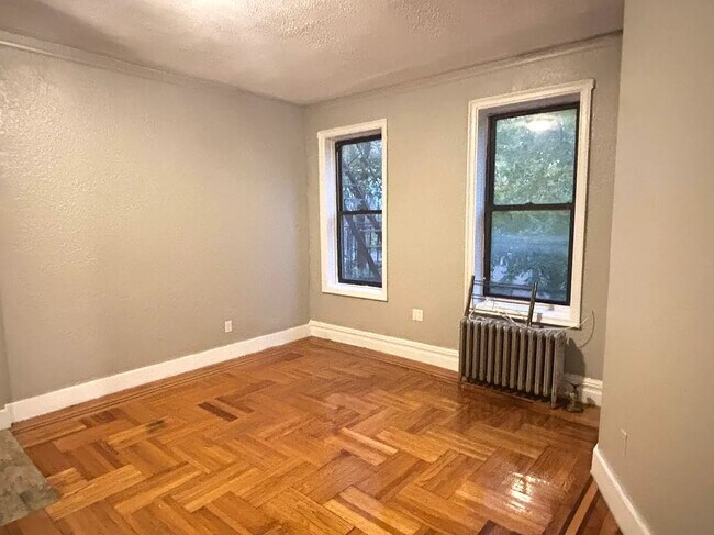 Foto del edificio - 55 W Mosholu Pkwy N