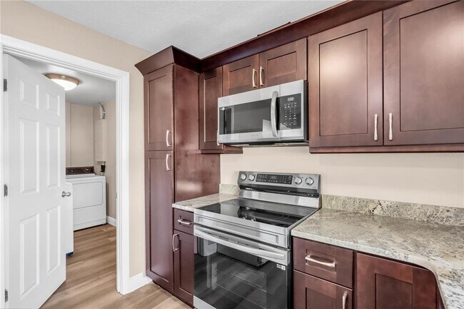 Foto del edificio - 6860 Park St S