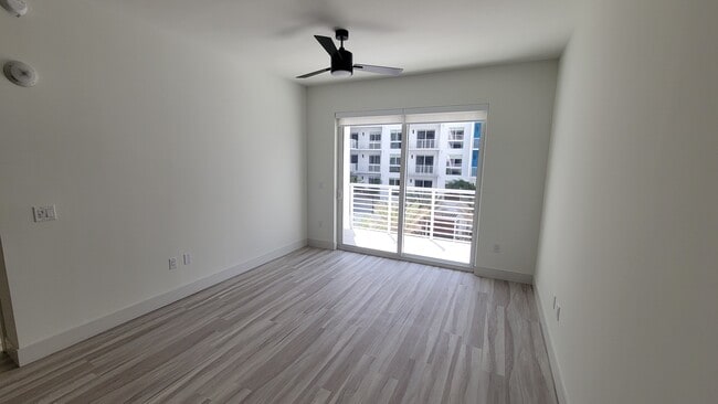 Foto del edificio - 2431 NE 187th St