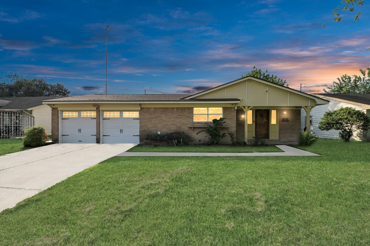 Primary Photo - 7623 Barberton Dr