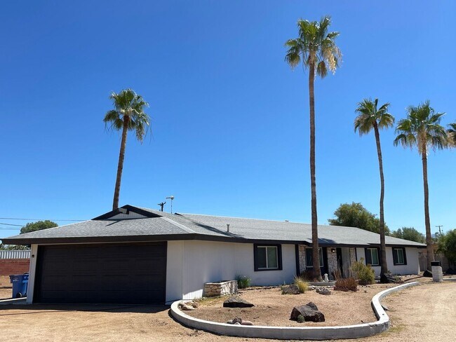 Building Photo - 1 Acre Lot!  Tons of Room