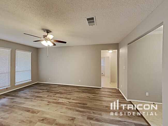 Building Photo - 521 Olive Street Crowley TX
