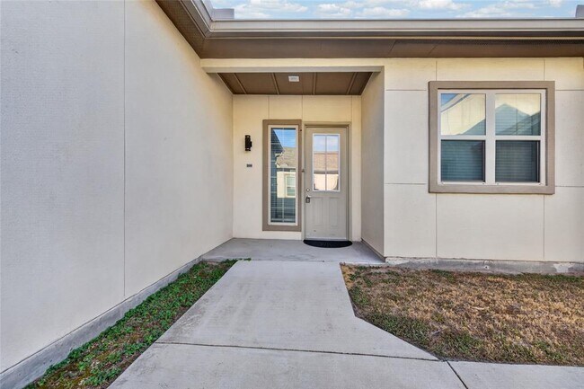 Building Photo - 2400 Louis Henna Blvd