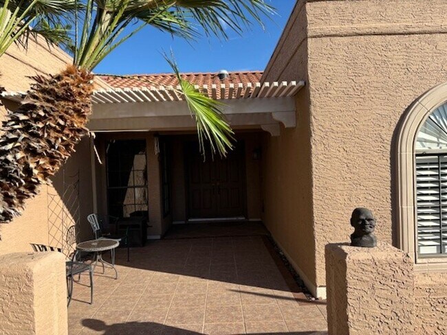Foto del edificio - Welcome to this amazing updated 2 bedroom, 2 bathroom home available April & May 2026. Located in...
