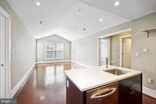 Foto del edificio - 910 Powhatan St