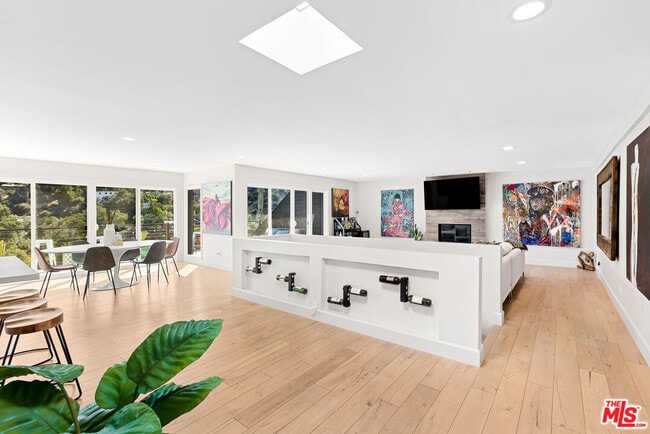 Building Photo - 3866 Alta Mesa Dr