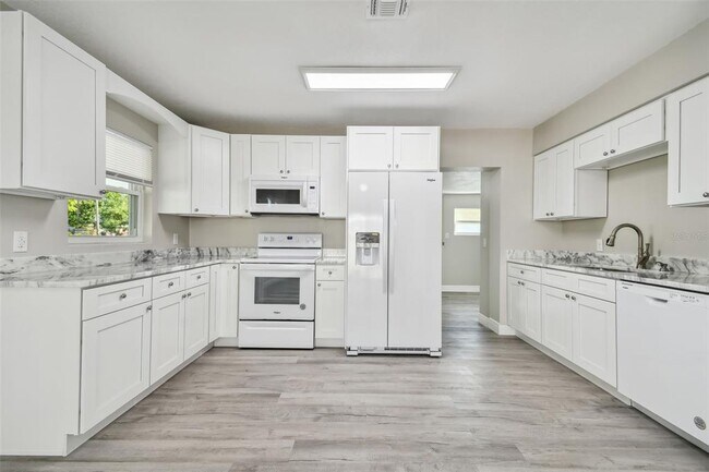Building Photo - 8310 Baja Blvd