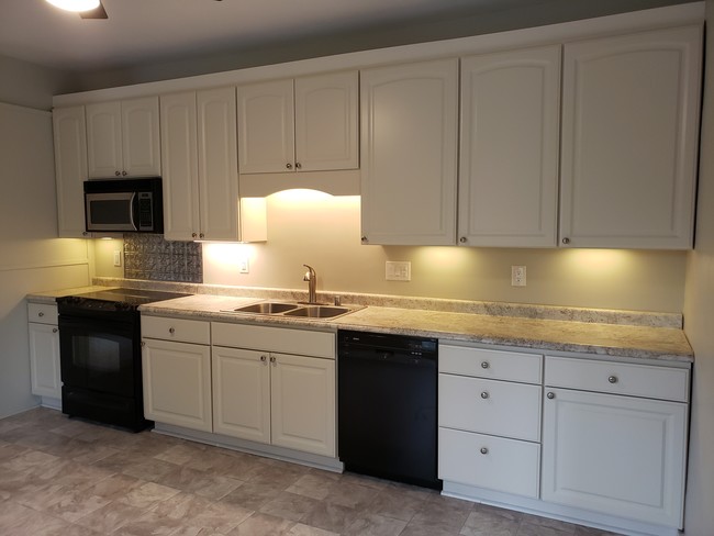 Kitchen - 454 W Wisconsin Ave