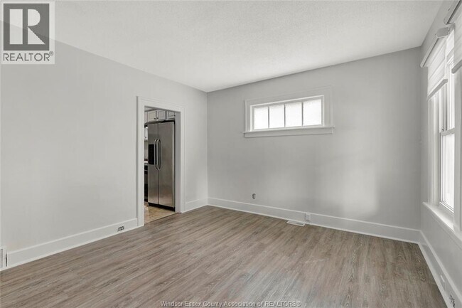 Photo du bâtiment - 842-844 ELLROSE AVENUE Unit# DUPLEX