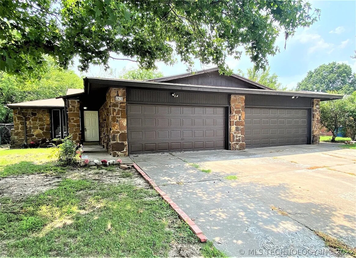 2815 S 104th East Ave, Tulsa, OK 74129 Townhome Rentals in Tulsa OK