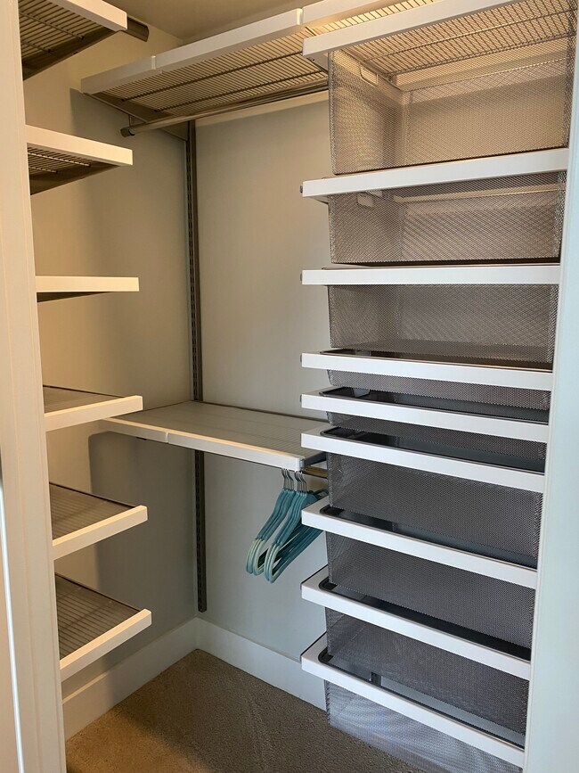 Building Photo - 1300 4th St SE