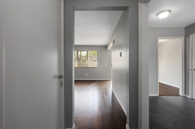 Foto del edificio - 421 W 87 Pl