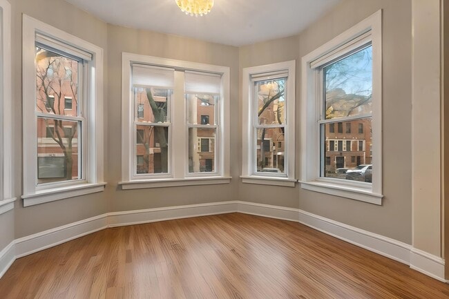 Building Photo - 842 W Agatite Ave