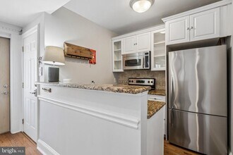 Building Photo - 1730 Pine St